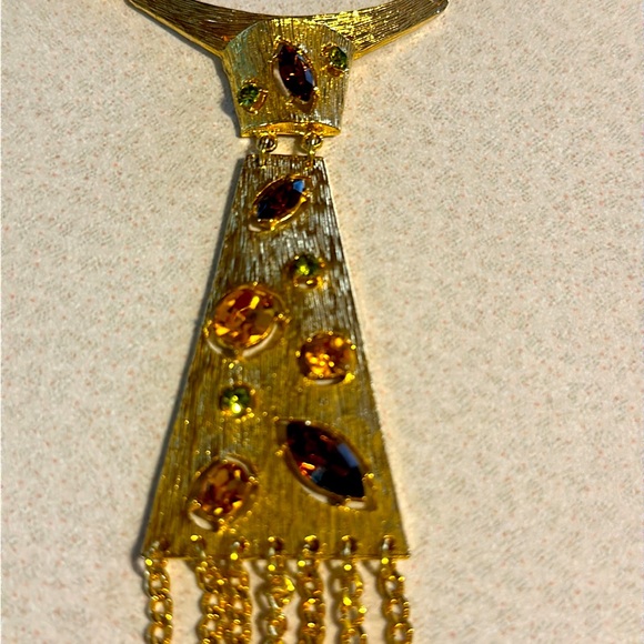 Vintage whimsical tie shaped brushed gold tone and rhinestone necklace (… - Picture 4 of 7